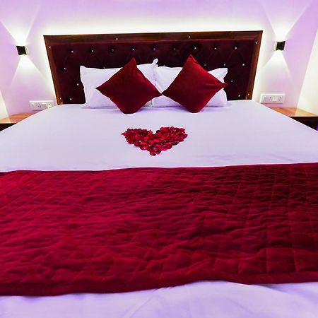 Hotel Rj Патна Екстериор снимка
