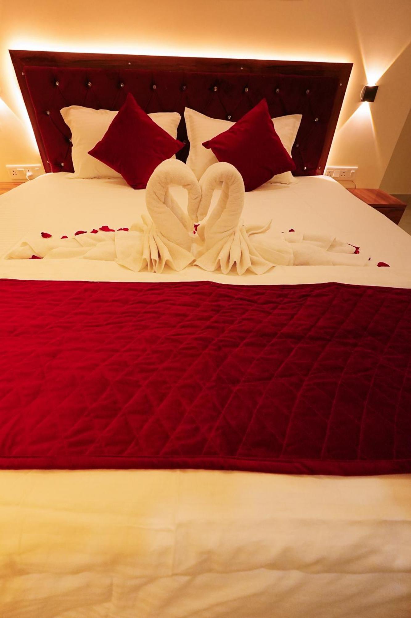 Hotel Rj Патна Екстериор снимка
