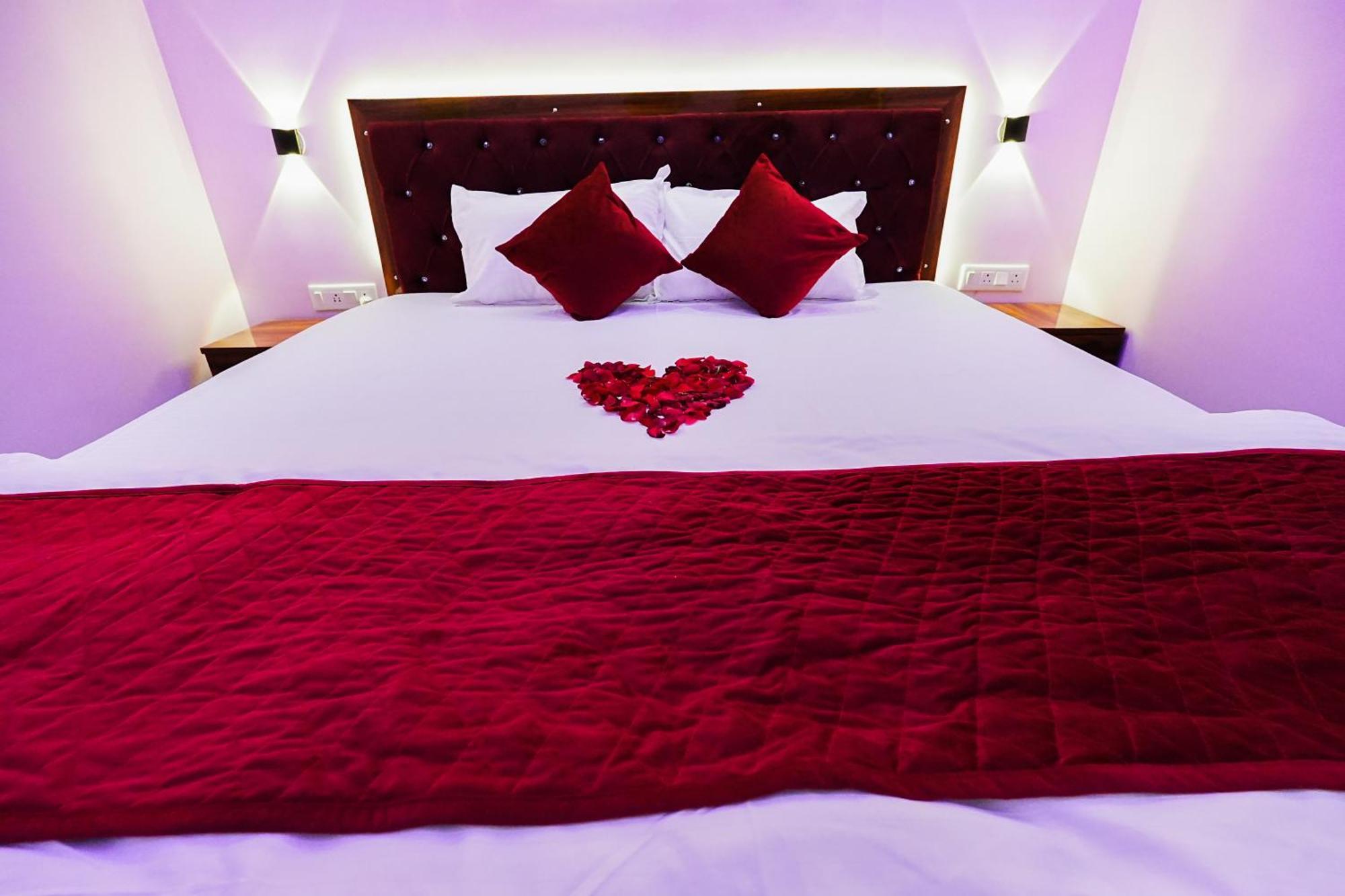 Hotel Rj Патна Екстериор снимка