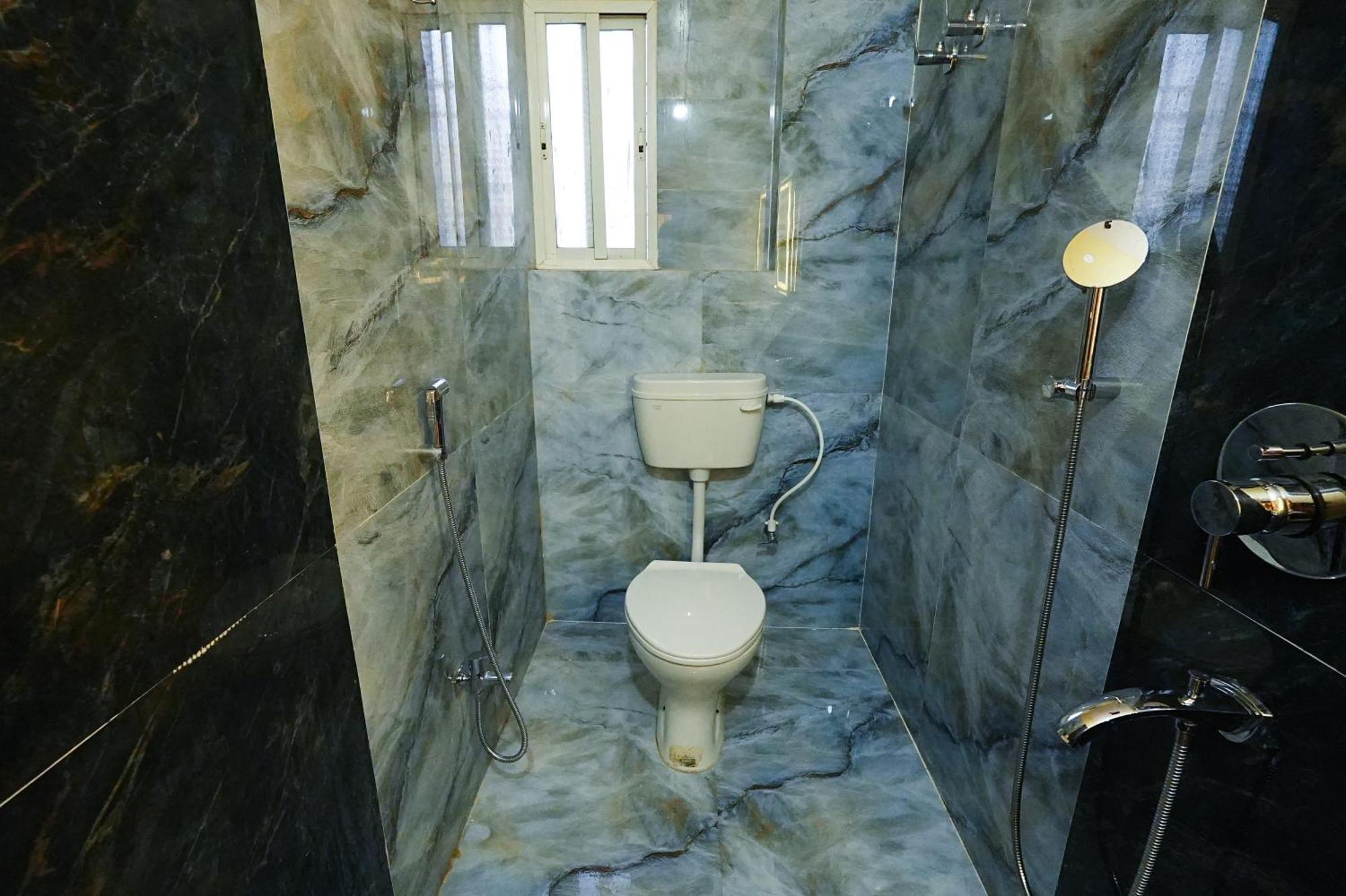 Hotel Rj Патна Екстериор снимка