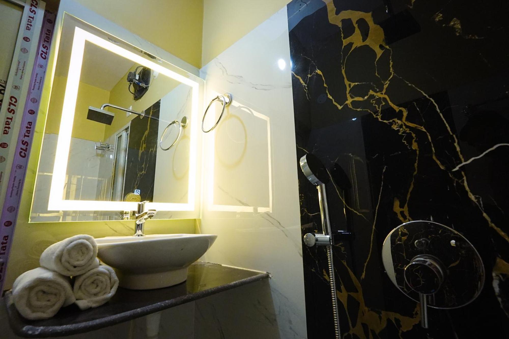 Hotel Rj Патна Екстериор снимка