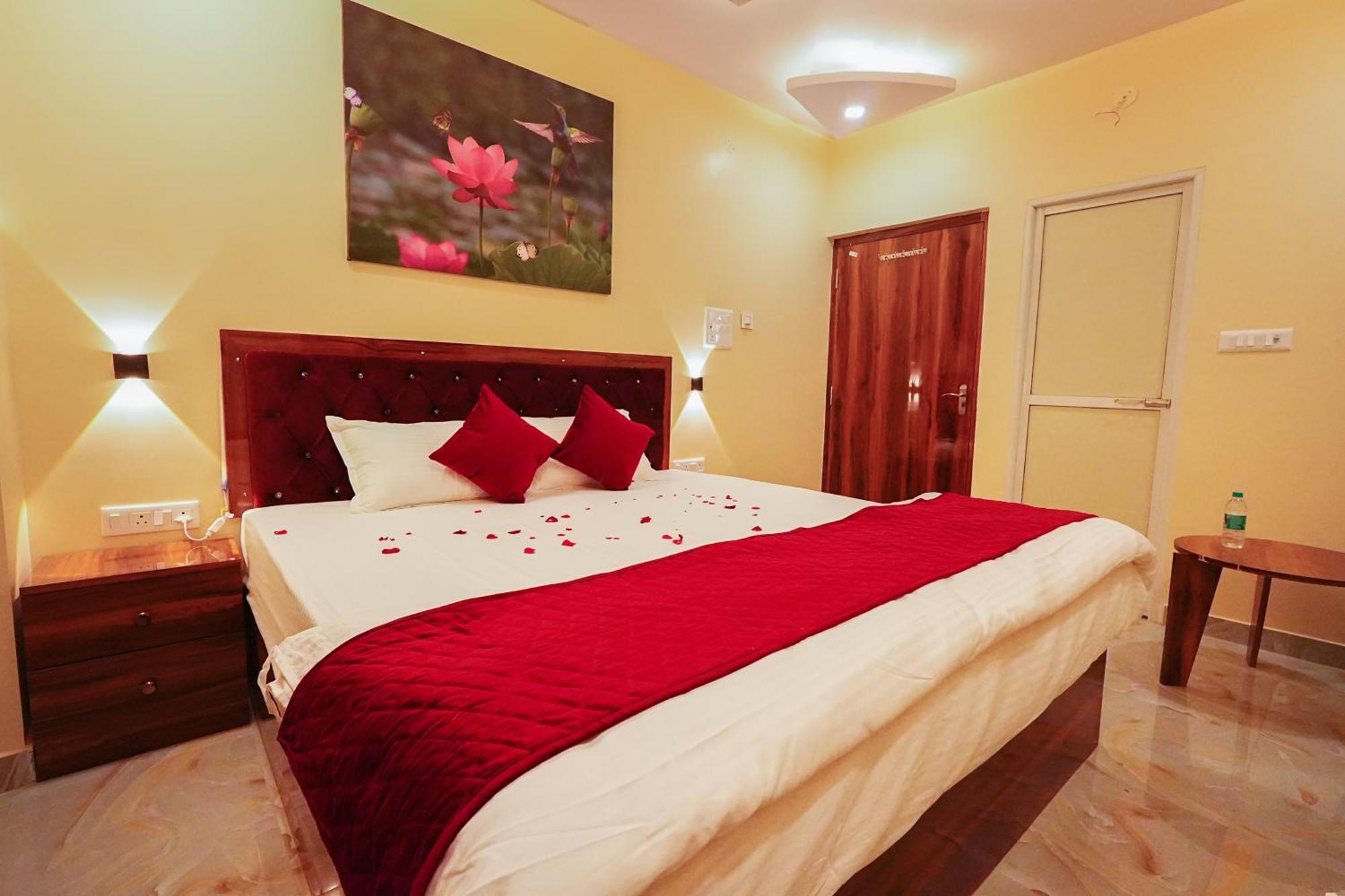 Hotel Rj Патна Екстериор снимка