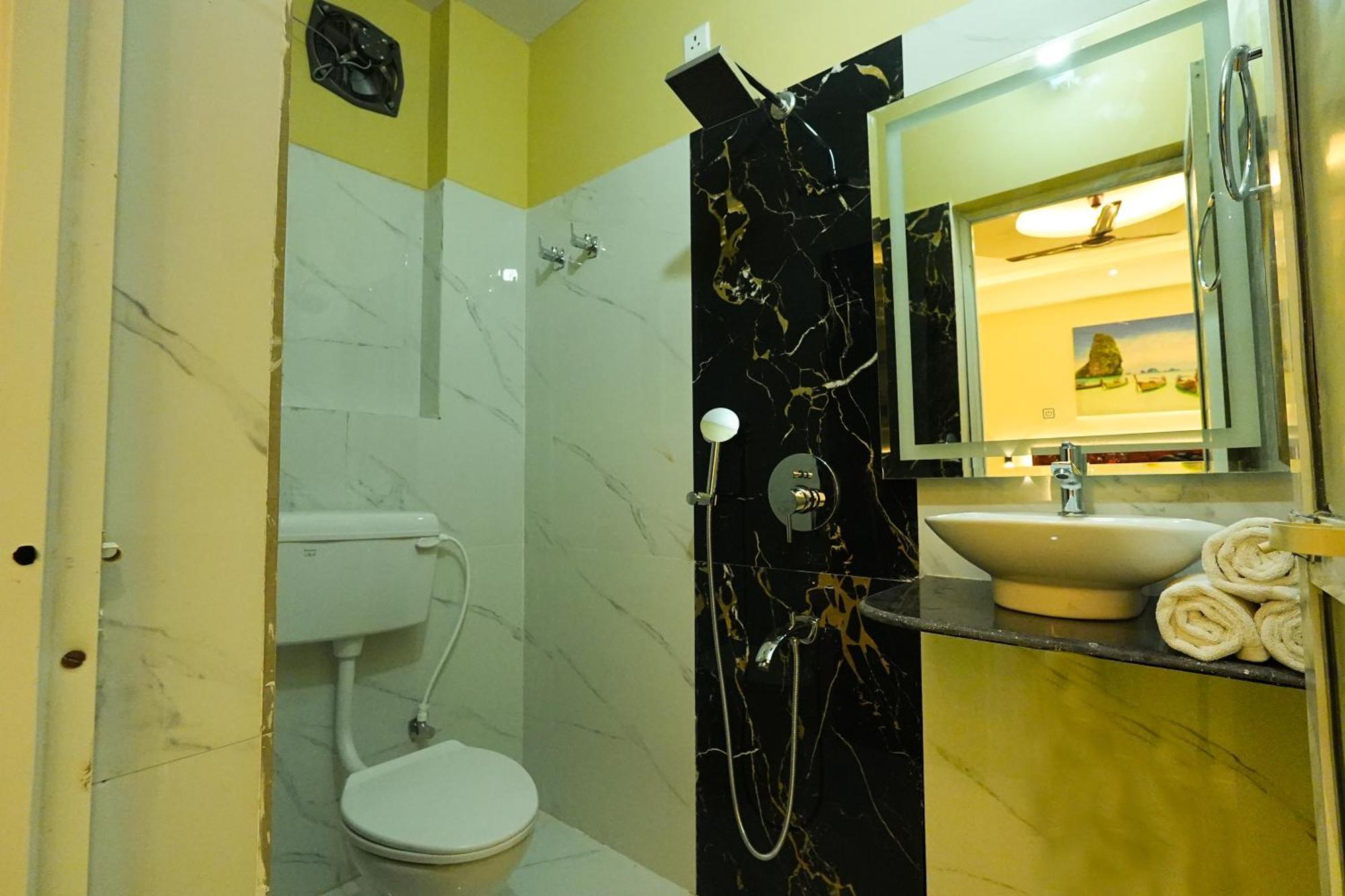 Hotel Rj Патна Екстериор снимка